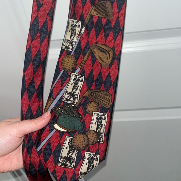 3/10$🌹🌹🌹GANT Pure Silk Men’s Tie Diamonds Golf Club Design Red Navy Blue - Picture 1 of 6